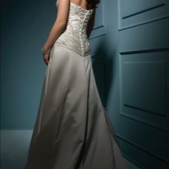 Alfred Angelo NWT Wedding Dress - Picture 4 of 16